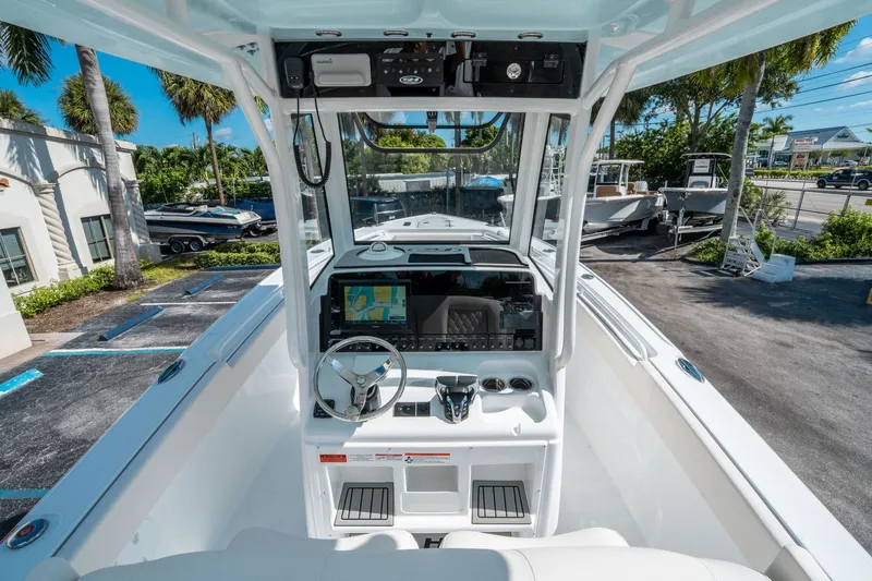 Slide: The Image of Sea Hunt Ultra 265 SE 2026 - 18