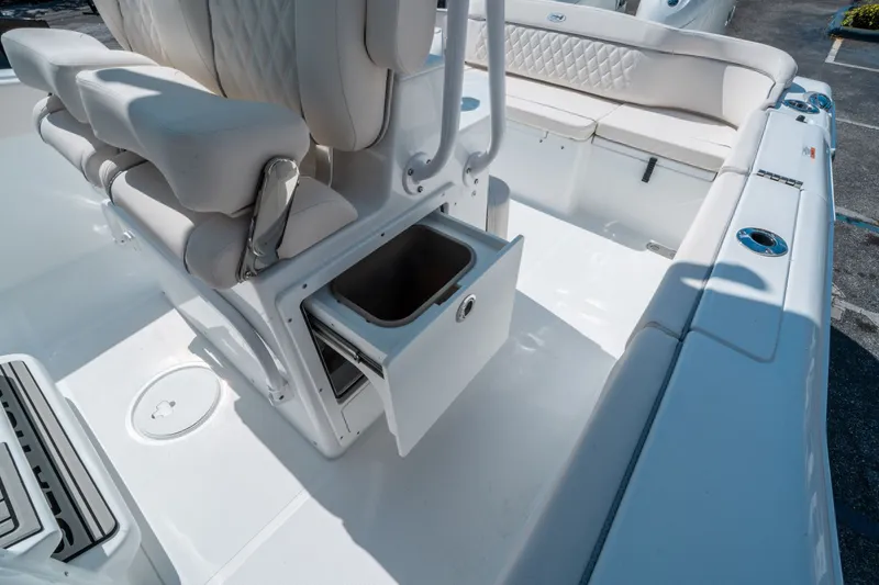 Slide: The Image of Sea Hunt Ultra 265 SE 2026 - 15