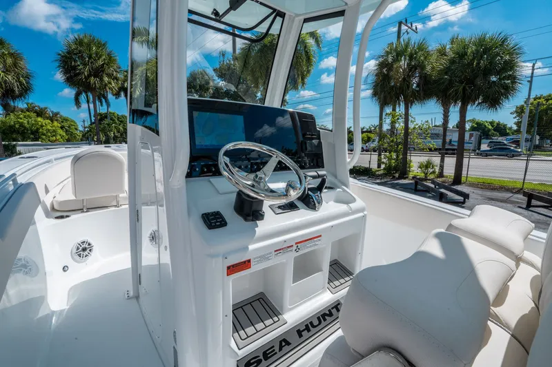 Slide: The Image of Sea Hunt Ultra 265 SE 2026 - 19