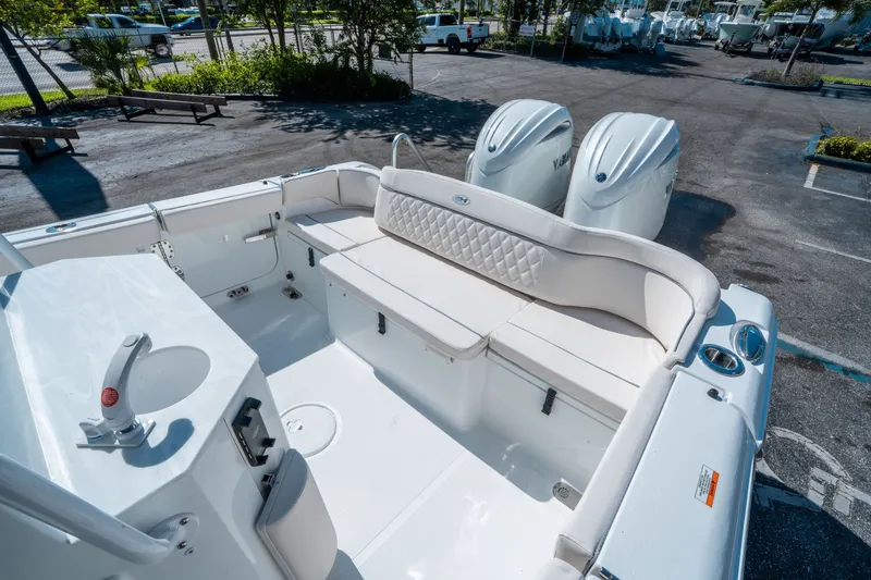 Slide: The Image of Sea Hunt Ultra 265 SE 2026 - 10