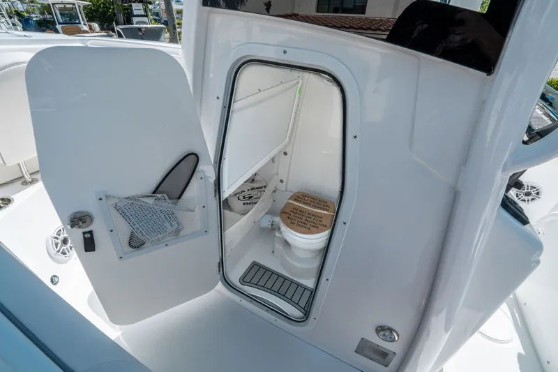 Slide: The Image of Sea Hunt Ultra 265 SE 2026 - 22