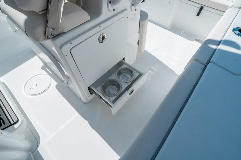 Slide: The Image of Sea Hunt Ultra 265 SE 2026 - 16