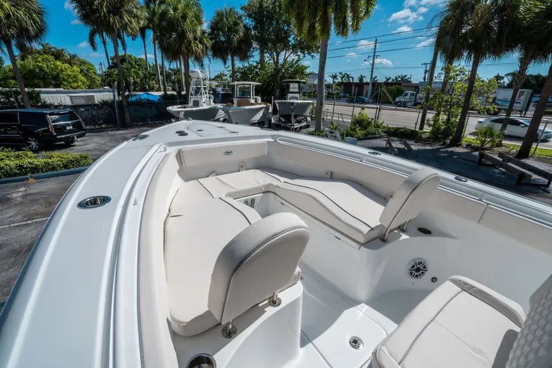 Slide: The Image of Sea Hunt Ultra 265 SE 2026 - 24