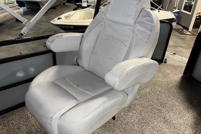 Slide: The Image of White captain's chair on 2002 Aqua Patio AP 220 R boat, indoor showroom setting. - 14
