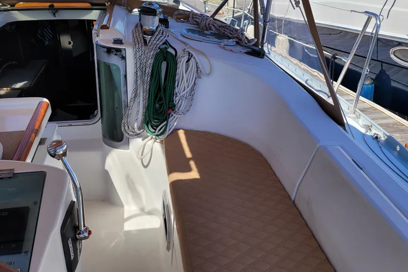 Slide: The Image of Cockpit of 1999 Beneteau Oceanis 351 sailboat with ropes and seating. - 17
