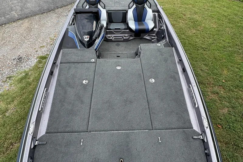 Slide: The Image of 2021 Skeeter FXR21 Apex boat with Yamaha engine, parked on grass. - 11