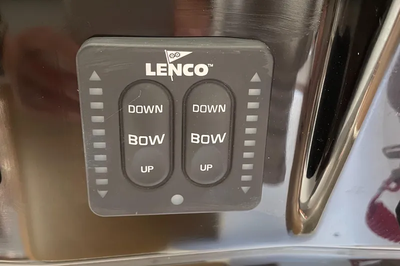 Slide: The Image of Lenco trim tab control panel on 2020 Jeanneau NC 895 boat. - 22