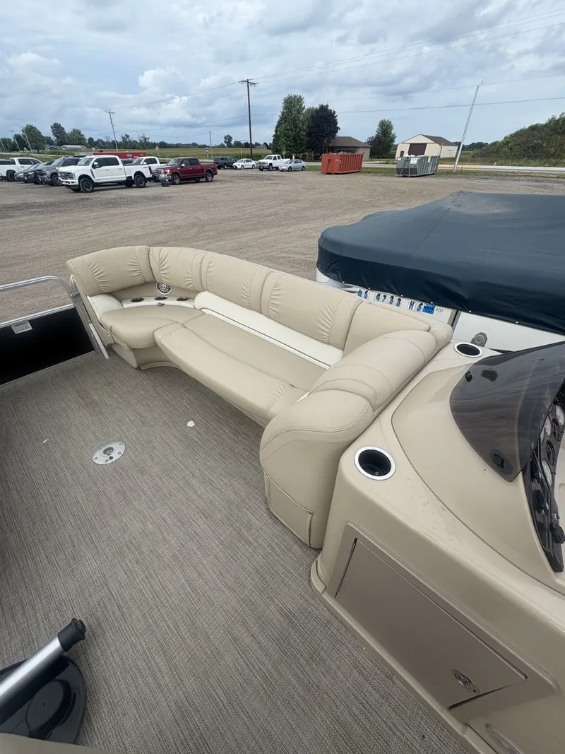 Slide: The Image of SunChaser Classic Fish 8522 DLX 2017 - 20