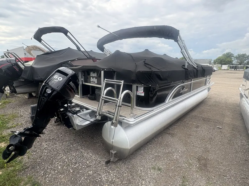 Slide: The Image of SunChaser Classic Fish 8522 DLX 2017 - 3