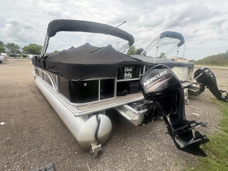 Slide: The Image of SunChaser Classic Fish 8522 DLX 2017 - 4