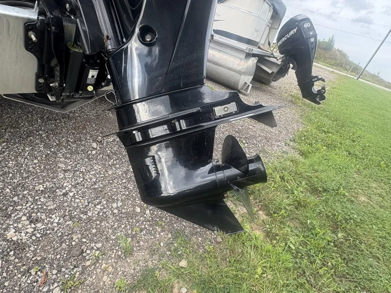 Slide: The Image of SunChaser Classic Fish 8522 DLX 2017 - 6