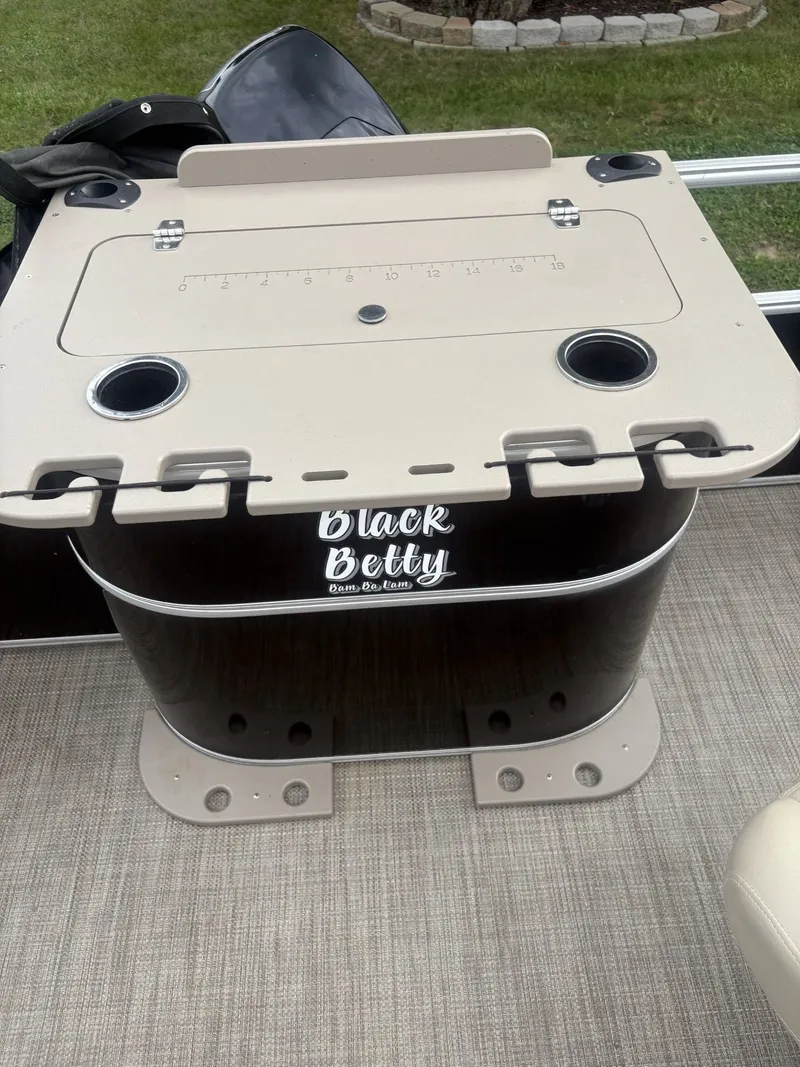 Slide: The Image of SunChaser Classic Fish 8522 DLX 2017 - 8