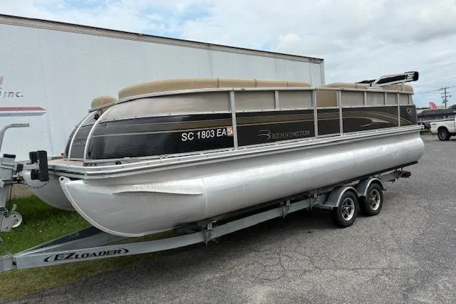 The Image of 2008 Bennington 2275QXi pontoon boat on trailer, parked outdoors. - 0