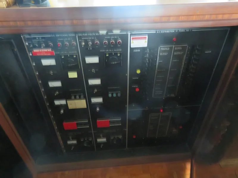 Slide: The Image of Hatteras 58 Motor Yacht 1986 - 50