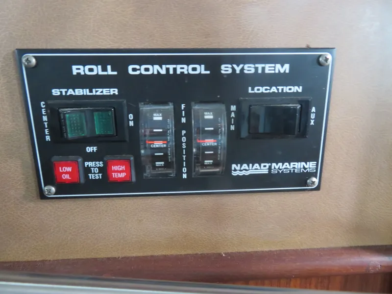 Slide: The Image of Hatteras 58 Motor Yacht 1986 - 60