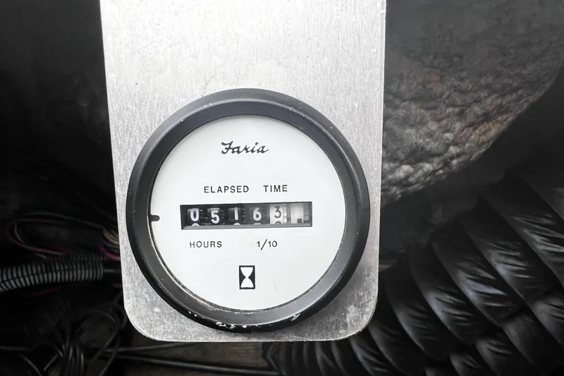 Slide: The Image of Hour meter reading 516.3 hours on 2004 Glastron GX 185 boat. - 13