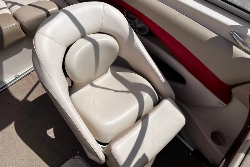 Slide: The Image of 2004 Glastron GX 185 boat interior with white leather seat and red trim. - 9