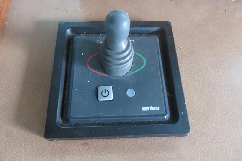 Slide: The Image of Joystick control panel on a 1986 Hatteras 58 Motor Yacht, featuring Vetus branding. - 45