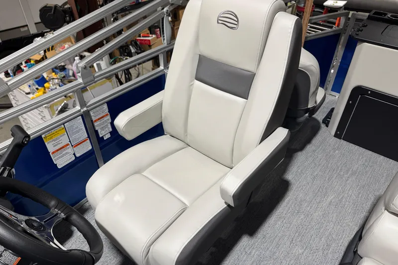 Slide: The Image of Captain's chair on 2026 Sun Tracker Fishin' Barge 20 DLX pontoon boat. - 13