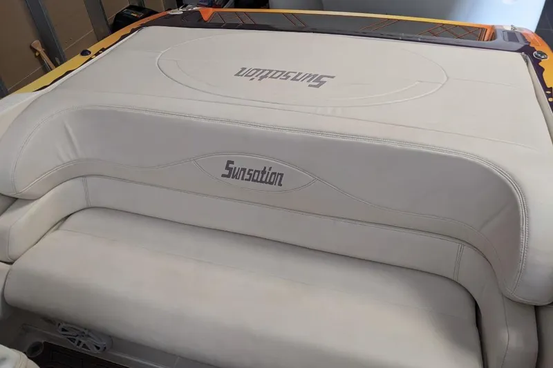 Slide: The Image of 2007 Sunsation 32 Dominator boat interior with white leather seating. - 5
