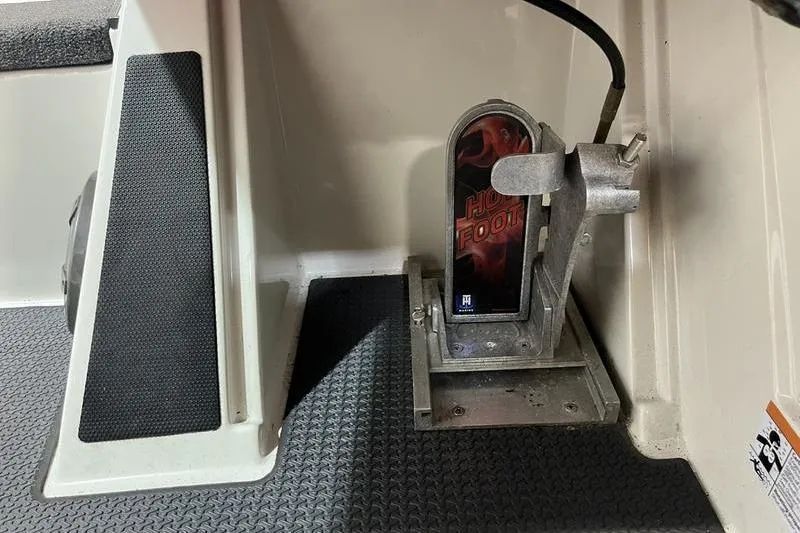 Slide: The Image of 2022 Ranger Z520R boat foot throttle pedal with "Hot Foot" branding. - 14