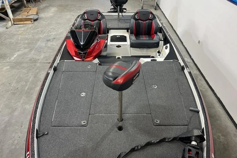 Slide: The Image of 2022 Ranger Z520R boat interior with red and black seating, spacious deck, and modern design. - 15
