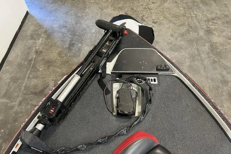 Slide: The Image of 2022 Ranger Z520R boat deck with trolling motor and control panel. - 20