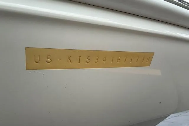 Slide: The Image of Hull identification number on 2018 Crownline 255 SS boat. - 41