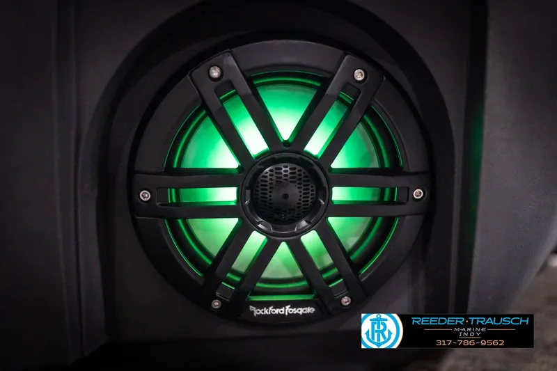 Slide: The Image of Throttle control of 2026 Bennington 22 MFB boat, featuring sleek design and ergonomic handle. - 38