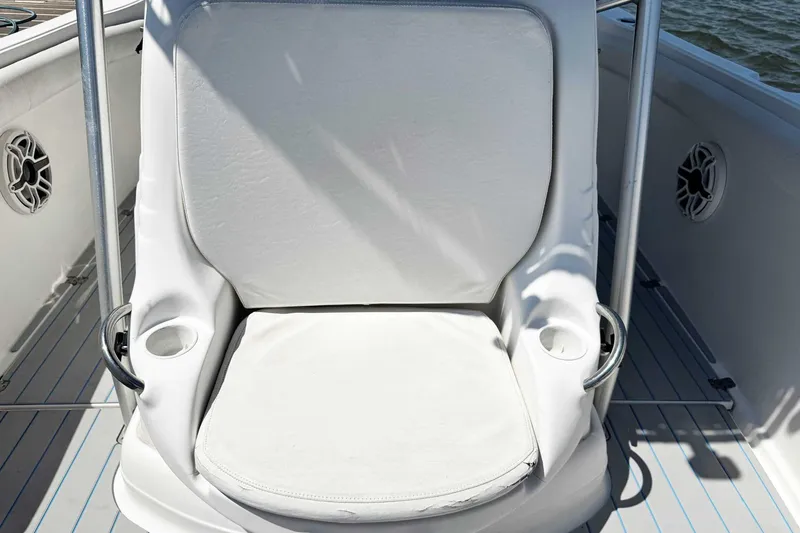 Slide: The Image of White seat on 2005 Wellcraft 32 CCF boat with cup holders and speakers. - 23