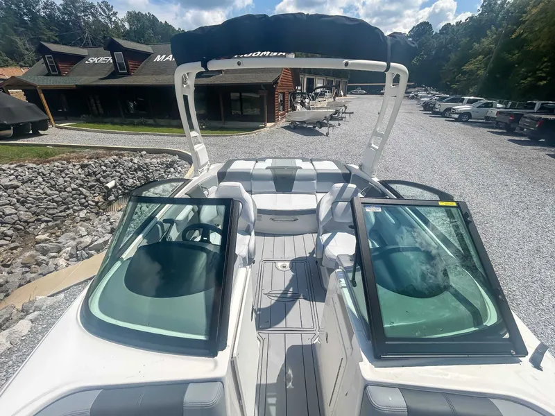 Slide: The Image of Chaparral 21 SSi 2026 - 14