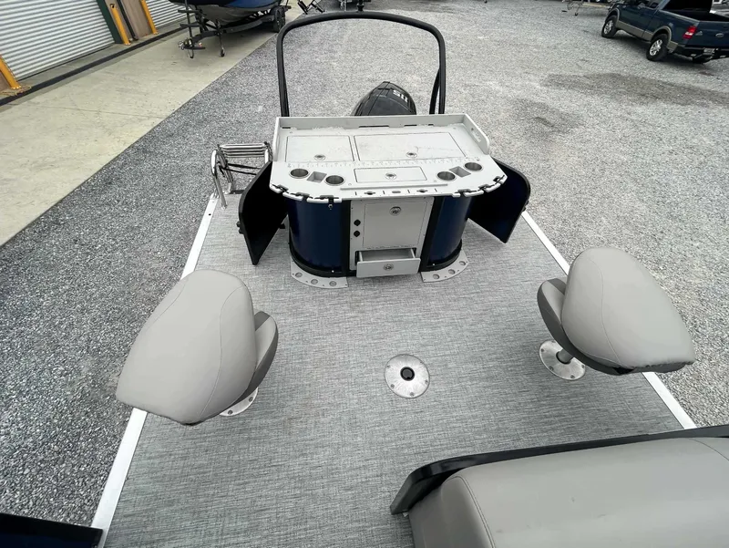 Slide: The Image of Premier 230 SunSation Angler 2024 - 10