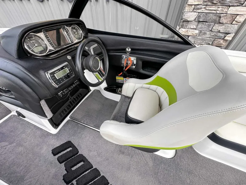 Slide: The Image of Malibu Wakesetter 22 MXZ 2014 - 14