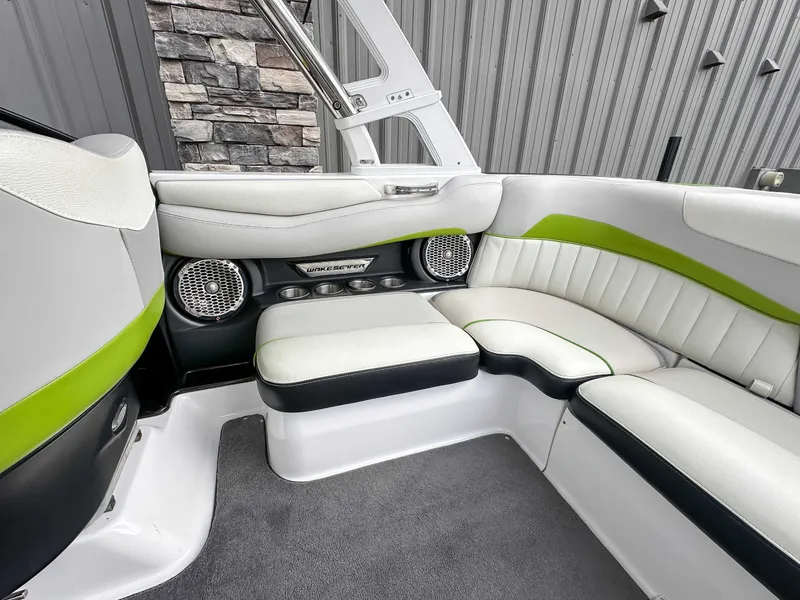 Slide: The Image of Malibu Wakesetter 22 MXZ 2014 - 16