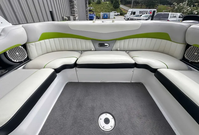 Slide: The Image of Malibu Wakesetter 22 MXZ 2014 - 17