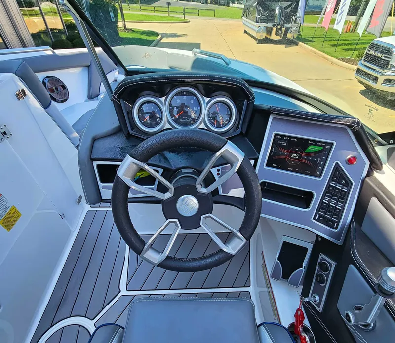 Slide: The Image of MasterCraft XT23 2019 - 13