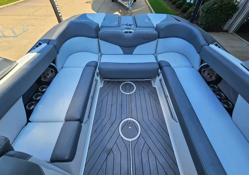 Slide: The Image of MasterCraft XT23 2019 - 15