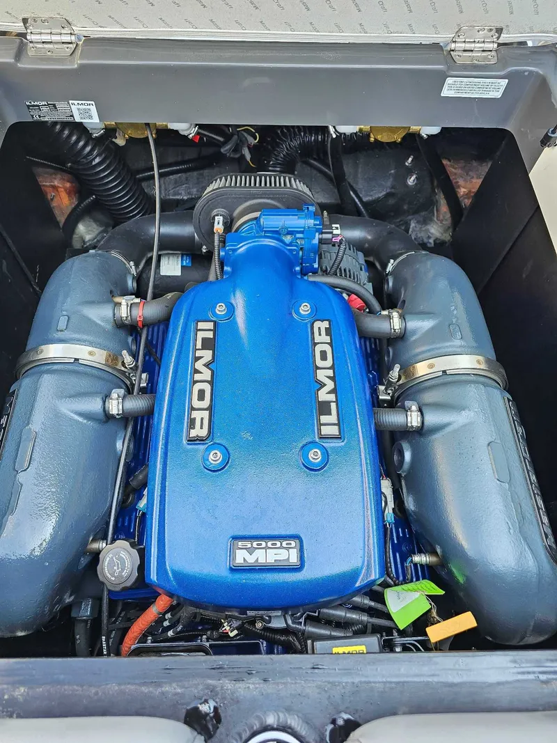 Slide: The Image of MasterCraft XT23 2019 - 17