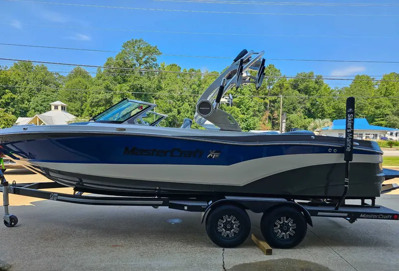 Slide: The Image of MasterCraft XT23 2019 - 5