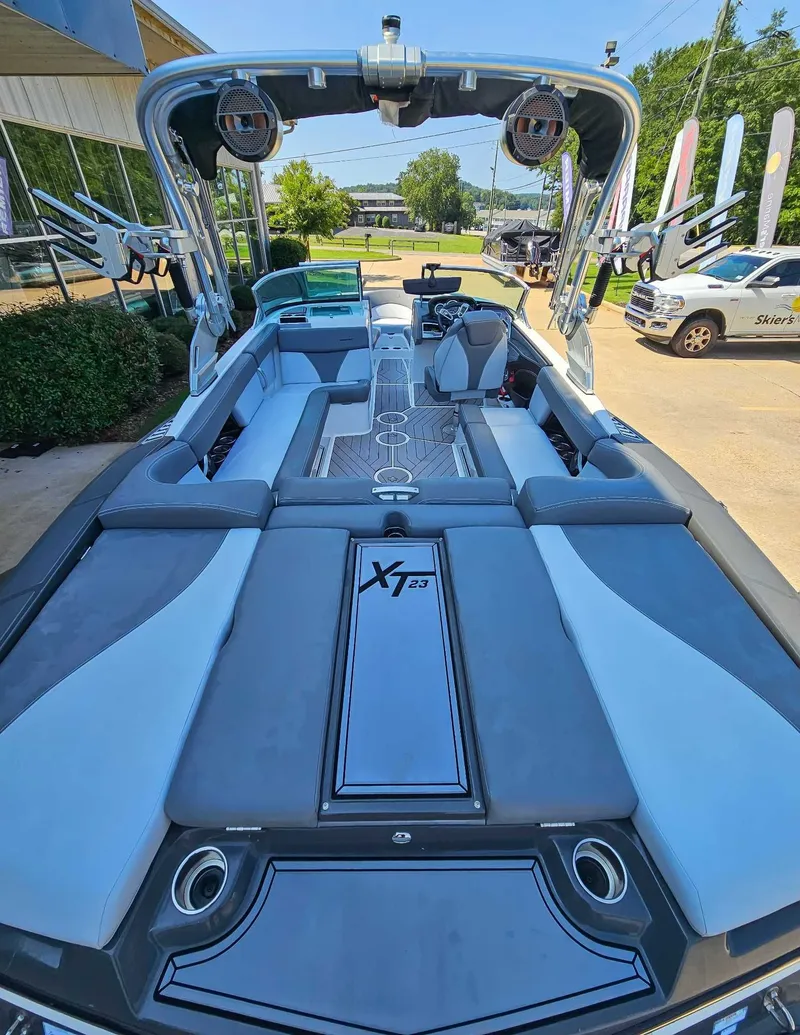 Slide: The Image of MasterCraft XT23 2019 - 8