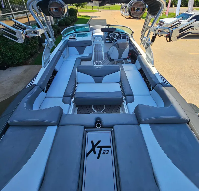 Slide: The Image of MasterCraft XT23 2019 - 9