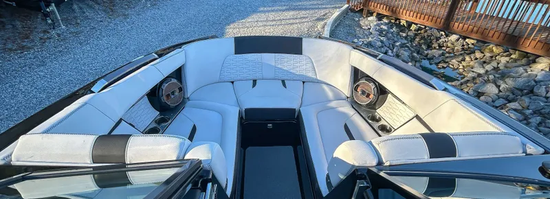Slide: The Image of MasterCraft X24 2019 - 11
