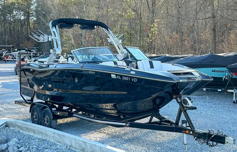 Slide: The Image of MasterCraft X24 2019 - 3