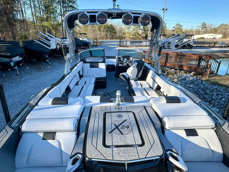 Slide: The Image of MasterCraft X24 2019 - 8