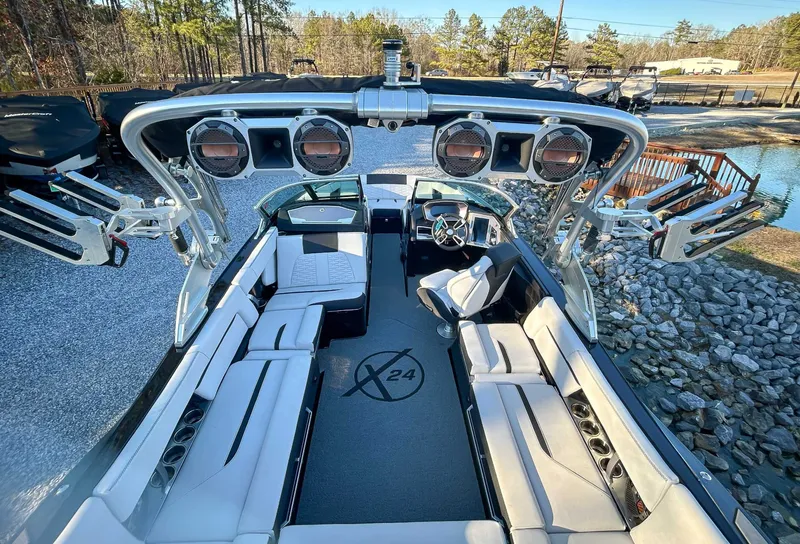 Slide: The Image of MasterCraft X24 2019 - 9