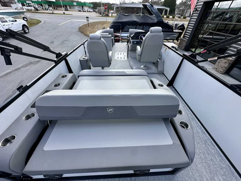 Slide: The Image of Premier 250 Solaris RL 2024 - 10