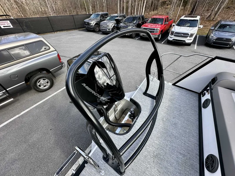 Slide: The Image of Premier 250 Solaris RL 2024 - 13