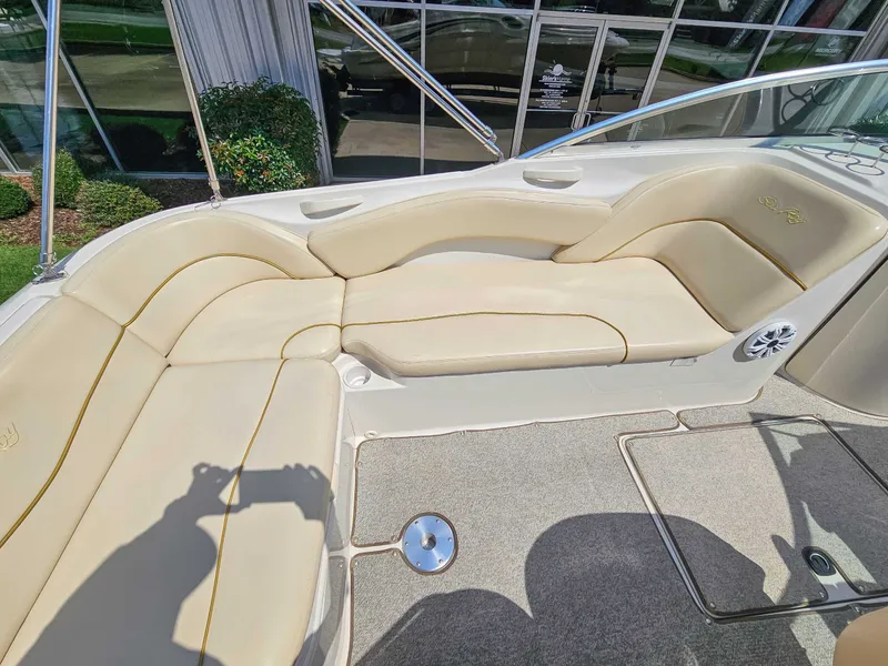Slide: The Image of Sea Ray 240 Sundeck 2001 - 13