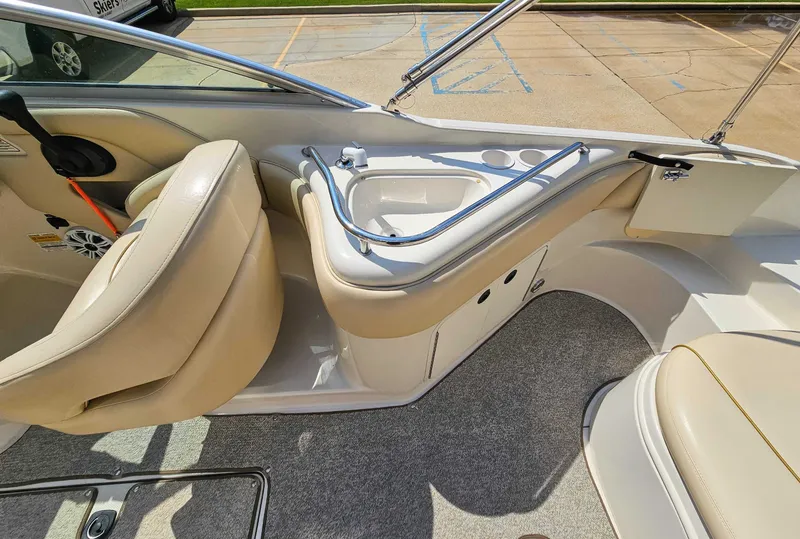 Slide: The Image of Sea Ray 240 Sundeck 2001 - 16