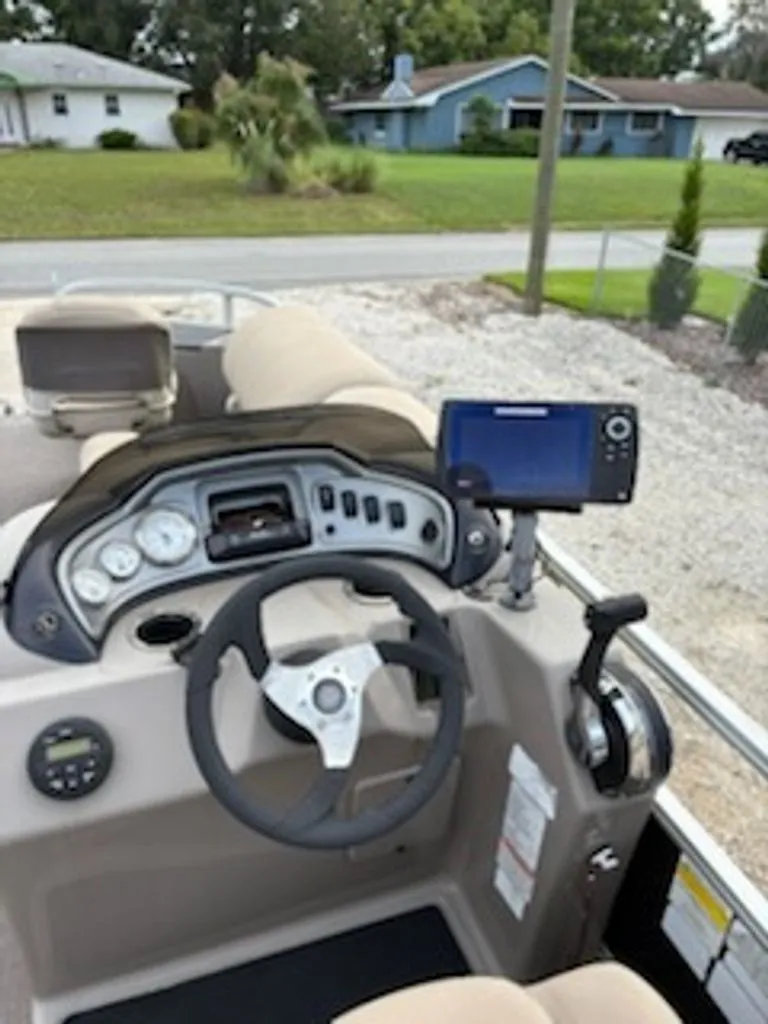 Slide: The Image of Sun Tracker Fishin Barge 2021 - 5